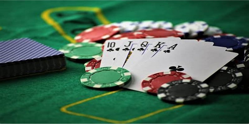 8xbet xây dựng sảnh game bài chất lượng cao 